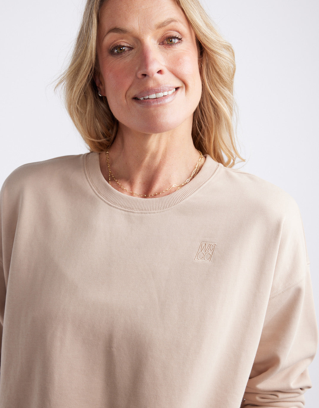 White & Co. Staple Scoop Hem Sweat (Latte)