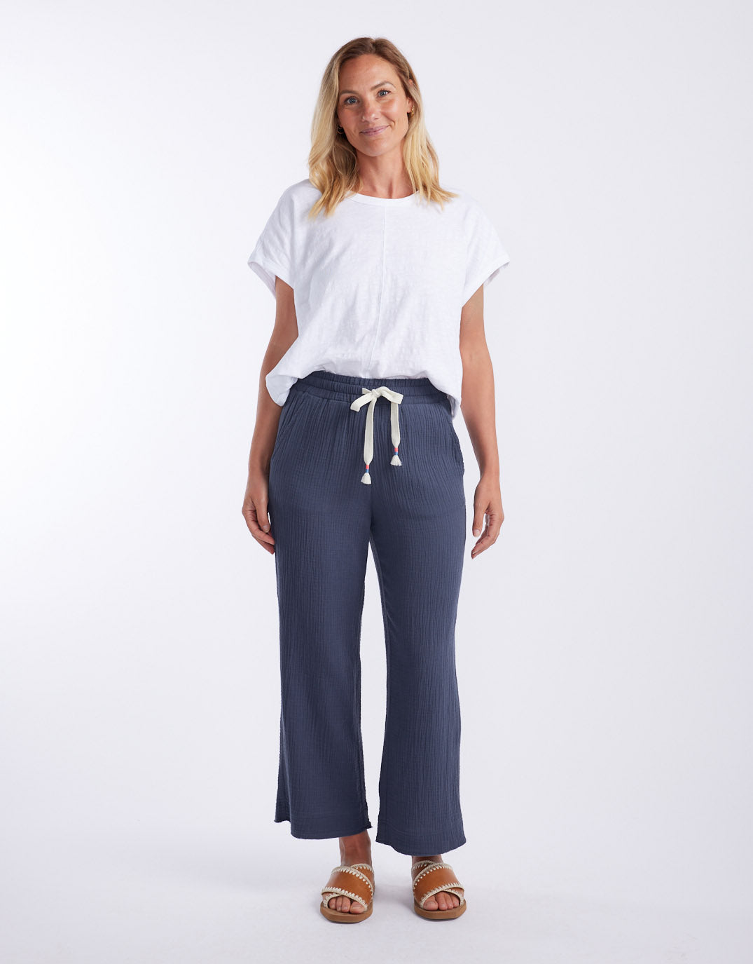 White & Co. The Coastal Pant (Washed Navy)