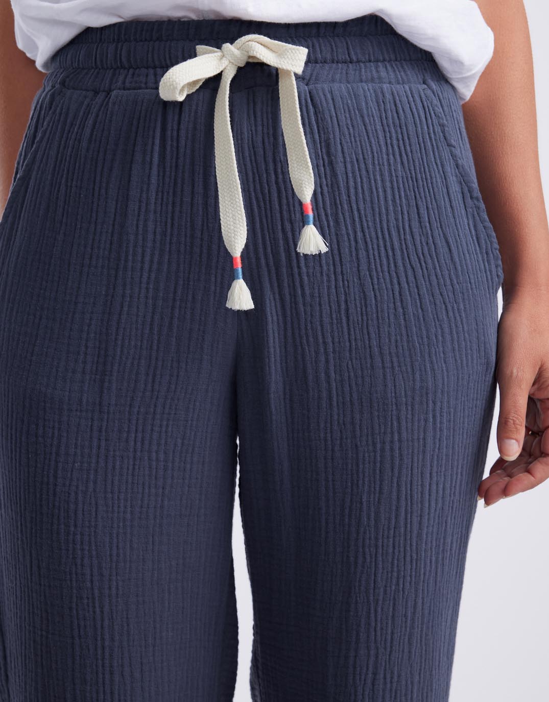 White & Co. The Coastal Pant (Washed Navy)