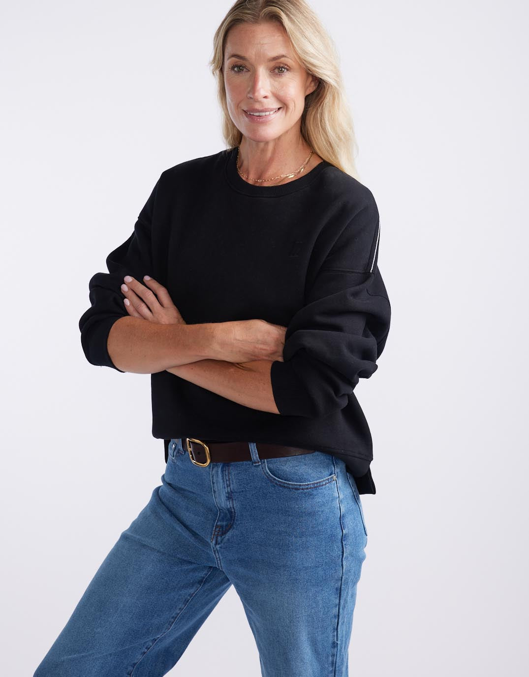 White & Co. The Monogram Lounger Fleece Crew (Black)