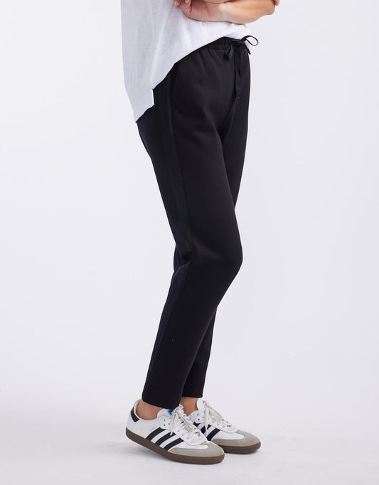 Image of a model wearing Pants. Productname: Everyday Ponte Jogger - in Black On Black colour by brand - White & Co.