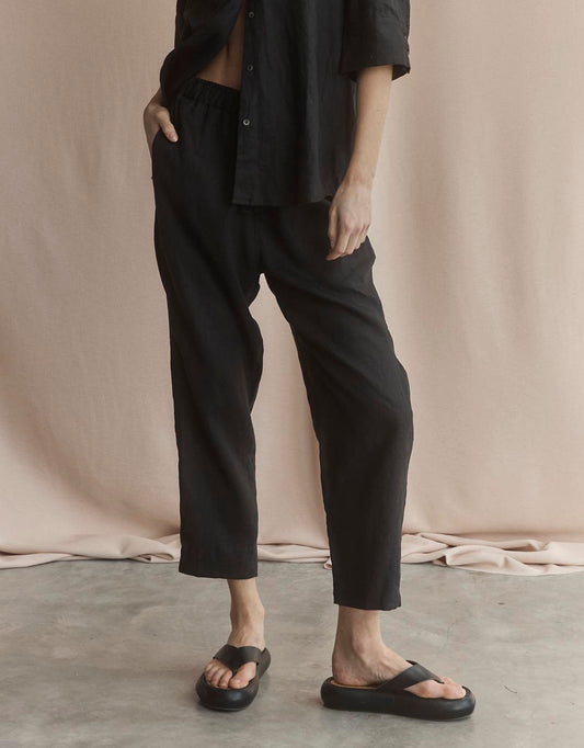 Image of a model wearing Pants. Productname: Abigail Linen Pant - in Black colour by brand - White by FTL