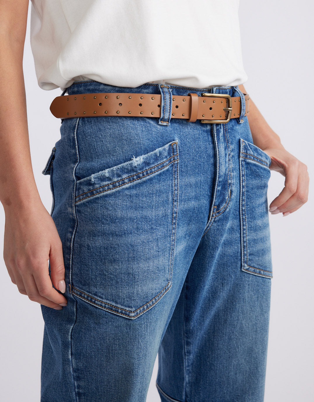 White & Co. Saskia Stretch Cargo Barrel Jean (Mid Wash)