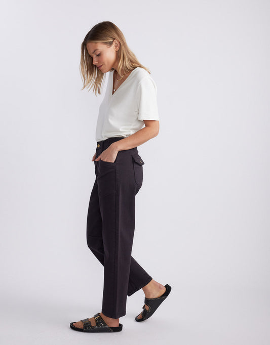 White & Co. Saskia Stretch Cargo Barrel Jean (Washed Black)