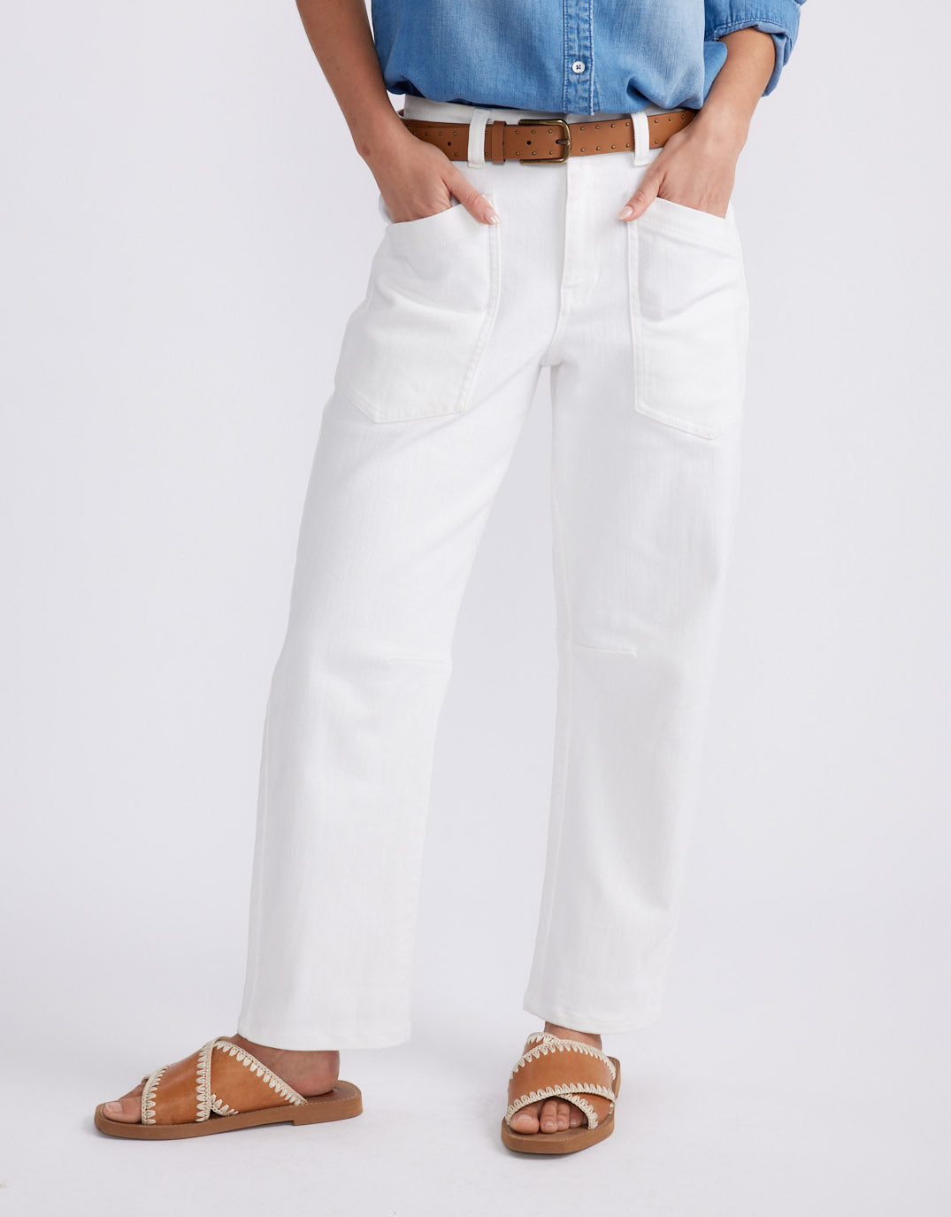White & Co. Saskia Stretch Cargo Barrel Jean (White)